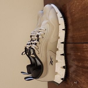 Reebok Zig Dynamica Mens Running Shoes in Beige and Green Size 11.5